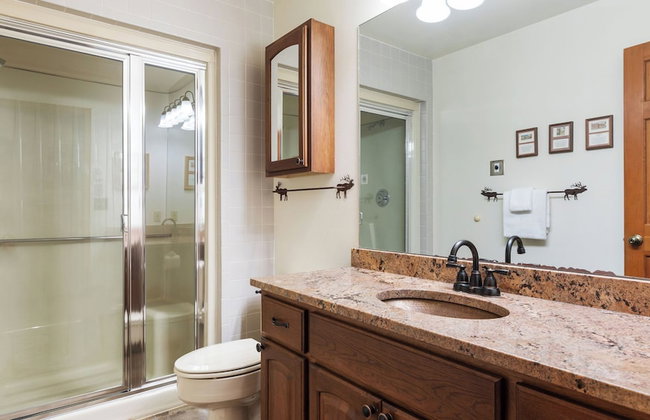 Riverside Condos B101 by Avantstay Condo Close To Downtown, Town Park & Ski Lift #8 - Foto 27