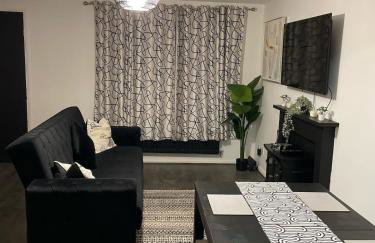 Newly Refurbished Home fit for to 7 family members, Groups, Contractors Centre of Bradley Stoke - Foto 1