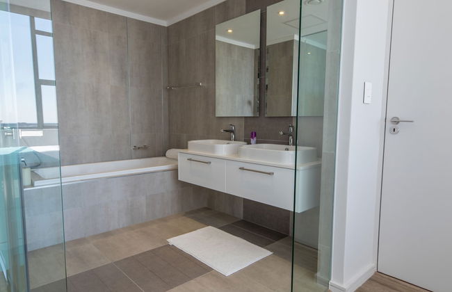 Stunning Apartment in Sandton - Photo 63