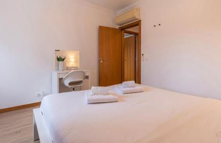 3 Bedroom Oeiras Wonder W/ Balcony by LovelyStay - Foto 4