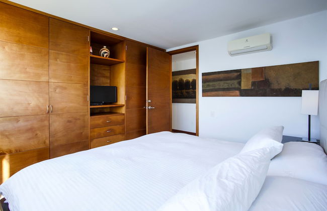 Palmetto Penthouse Deluxe Beautiful View and Sunset Floor 39 - Photo 11