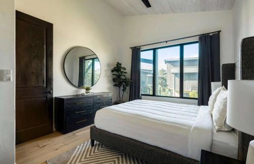 Luxe 3BR Lake Escape - BBQ Firepit & Pickleball - Foto 24