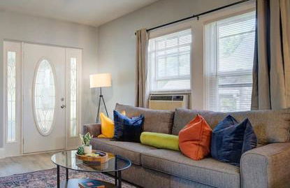 Stylish home Garage Walk to Lake Minutes from Airport - Foto 18