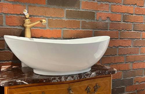 Apartament w XIX-wiecznym Spichlerzu nad Jeziorem z dostępem do parku i widokiem na Dworek Modrzewiowy z 1823 roku - Foto 22