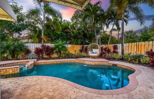 Tropical Getaway - Heated Pool & Patio Retreat - Foto 49