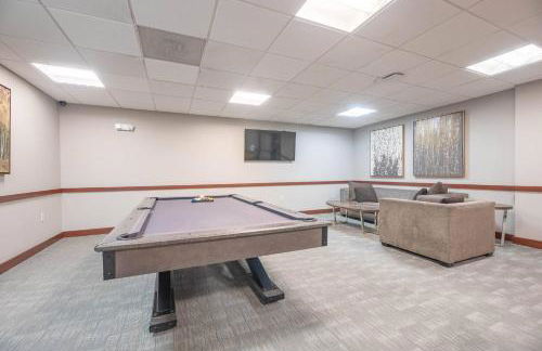 1BR • City Views • Queen + SofaBed • WiFi & 2 TVs - Photo 7