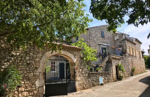 Location chaleureuse à Orgnac-l'Aven avec piscine partagée - Foto 23