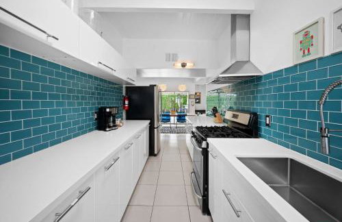 The Pink Lights Private Pool Club by Navigate Stays - Foto 16