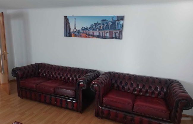 2 Bedrooms, 2 Baths House With a Living Room & an Upstairs Reception rea - Photo 7