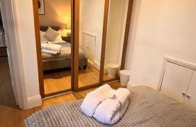 NEW! 2 bedroom Flat, Free Parking, PS5 and Netflix, ideal for professionals, relocators and families 1 minute to the centre and station - Foto 9