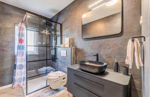 Awesome Home In Zagvozd - Photo 24