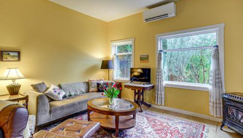 Walk to Irondale Beach Park! Family Haven with Yard - Foto 5