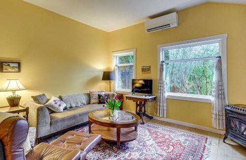 Walk to Irondale Beach Park! Family Haven with Yard - Foto 5