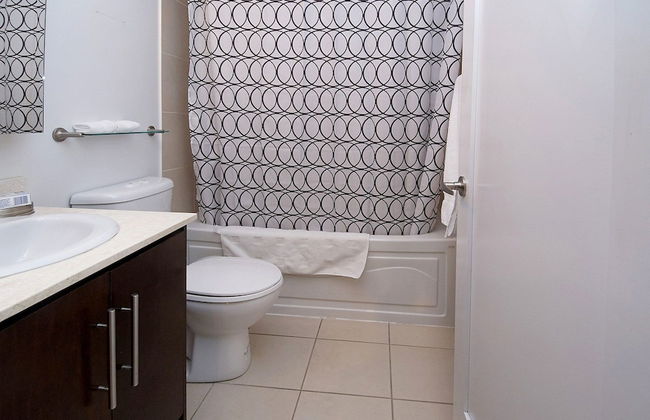 WhiteHall Suites- Yorkville - Photo 32