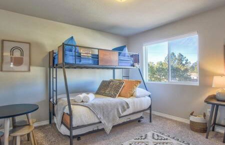 _Entire Home_Game Room_Basement_FirePit_ - Foto 40