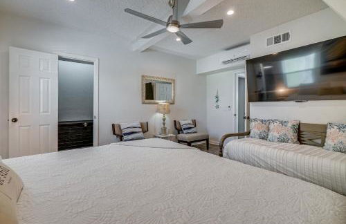 Cozy 3BRand3BA • Sleeps 9 • 0 3 Mi to Beach • PCB - Foto 6