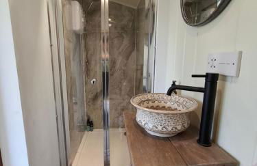 Luxury Shepherd's Hut - The Hyde - Photo 20