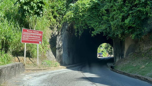 Excursión a Owia Salt Pond - Foto 2, Túnel de Byera