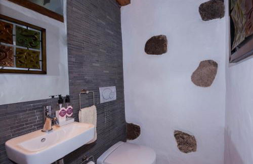 Historic Canarian House, Private Heated Infinity Pool, BBQ, WIFI + Panoramic Ocean Views - Foto 17