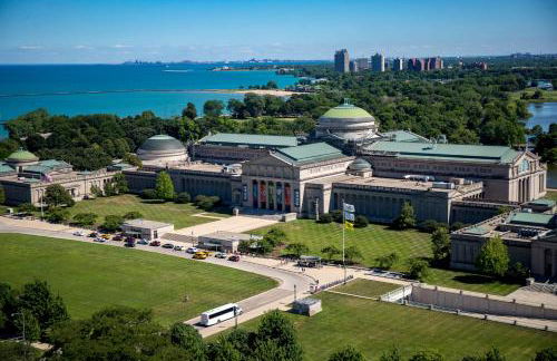 The Chic Urban Oasis Near the Lake! - Foto 20