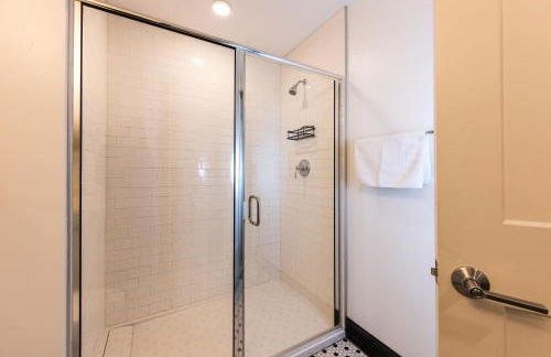 Luxury Downtown Apt with Parking, Gym, and Lap Pool - Foto 11