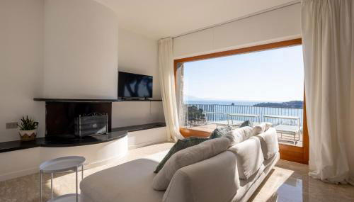 Modern and Elegant apartment with a spacious sea view terrace overlooking Palmaria Island Bright designer interiors Fully equipped Up to 6 guests Private parking Aircon All the comforts for a perfect stay - Foto 3