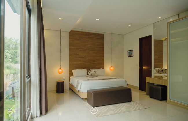 Oyama City View 4BR Villa with a Heated Pool - Photo 2