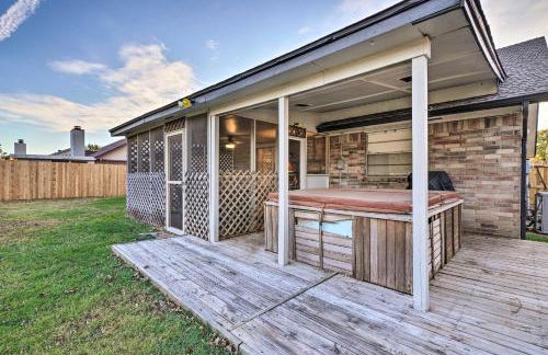 Home with Screened Porch about 10 Miles to Dtwn OKC! - Foto 22