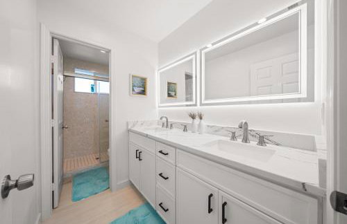 Entire Private Home with 3 Bedrooms 2 Bathrooms, with Garage, Gated Yard, King Bed House, Available Now - Foto 41