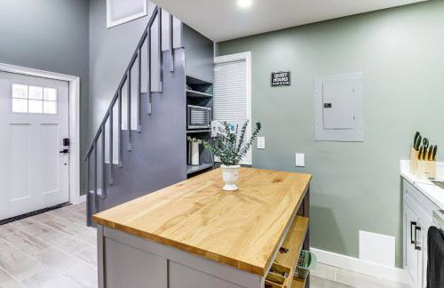 5 Mi to National Harbor Stylish Apt with Patio! - Foto 11