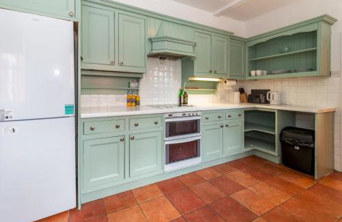 Central Caversham Traditional English House Pass the Keys - Photo 4