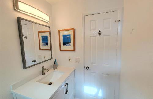 Luv Oceanside Views-1 House to Beach, Boardwalk and Waves-Spacious Rooftop Sun Deck-Plus King Beds too! - Foto 29