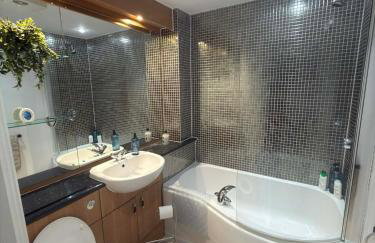 Cosy Panoramic Sea Views with North Dock Balcony - Foto 29