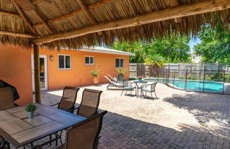 Hidden Gem Vacation Villa w Private Pool & TikiHut - Foto 47