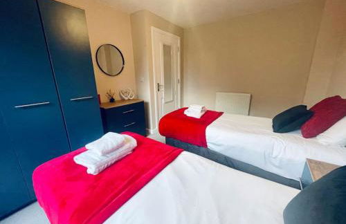 Spacious 4 Bedroom, 3 Bath House by Jesswood Properties Contractors, Business and Leisure with Free Parking and WIFI - Foto 19