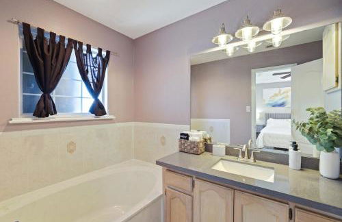 Relaxing Family Retreat With Private Pool, Grill & Game Room - Foto 16