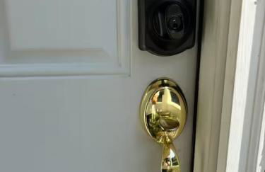 Boston Studio Apartment with Parking, next to Train or Buses, good Neighborhood - Foto 12