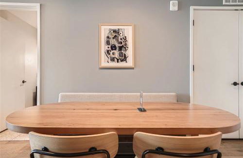 Modern Downtown Condo - Rooftop pool - Top Amenities - Foto 6