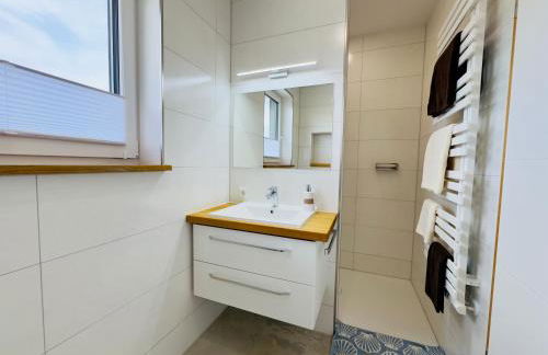 luxuriöse Villa Möwengeflüster - 220qm große Ferienwohnung für bis zu 8 Gästen mit Sauna direkt am Goitzschesee - Foto 18