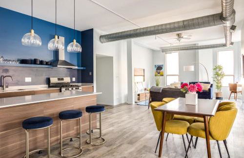 Beautifully Remodeled Second Floor Flat in River North with Private Rooftop - 2S - Foto 26