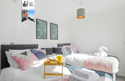 Luxury Balcony Penthouse with 4K TV and Soundbar - Foto 4