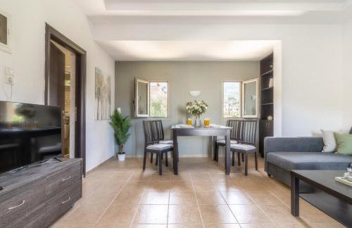 Ceronia Renovated House near the Beach - Foto 12