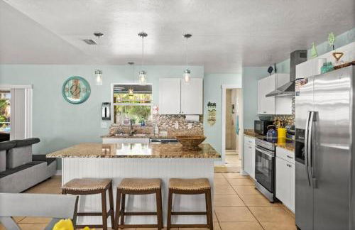 Sunny Oasis Getaway -Heated Pool-Mini Golf-Near Beach - Foto 42