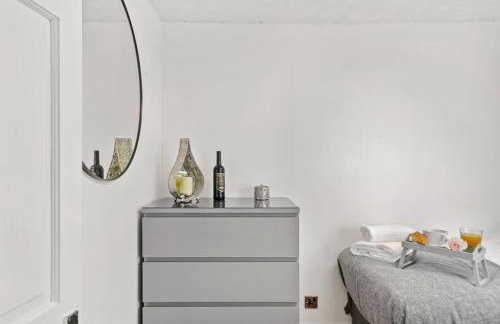 Home In Bletchley Milton Keynes, contractors favourite - Photo 35