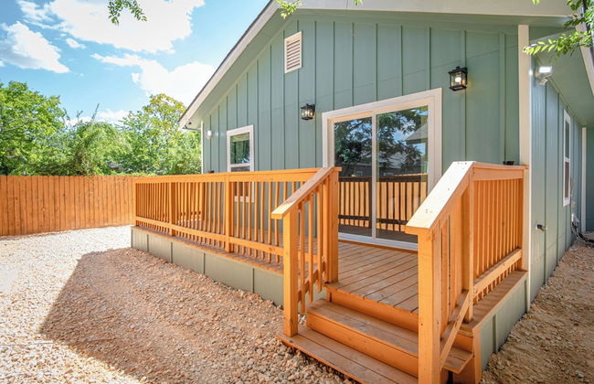 Newly Remodeled 4BR 2BA Near Amazing Downtown - Photo 29