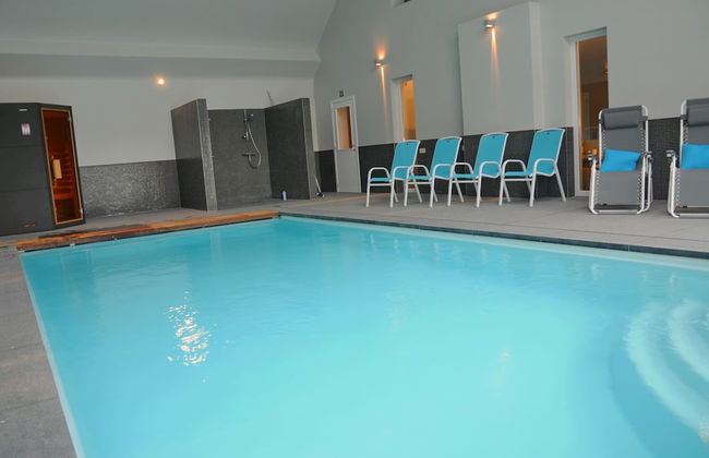 Holiday Home in Somme-leuze With Pool & Sauna - Foto 1