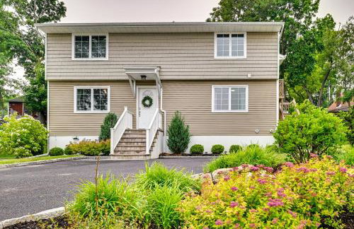 Walk to Shops and Dining Glen Cove Apt with Yard! - Photo 2