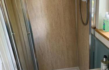 Romantic Shepherds hut with stunning sunsets - Photo 15