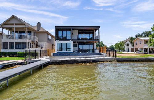 Lakefront Stay for 16 with Pool Dock & Game Room - Foto 48