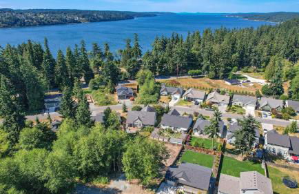 Twin Oaks Retreat by AvantStay Mins to Freeland - Photo 2